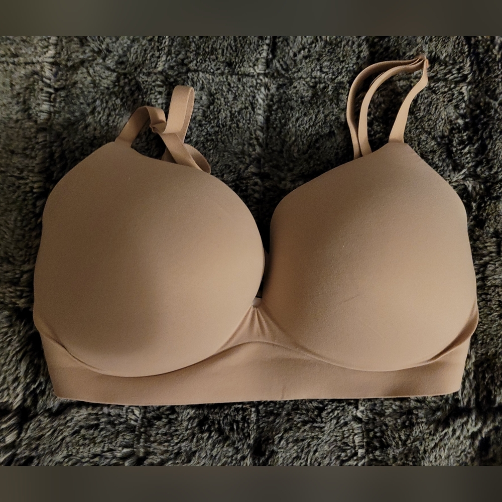 Victoria's Secret Incredible Wireless Push Up Bra - 32DDD
